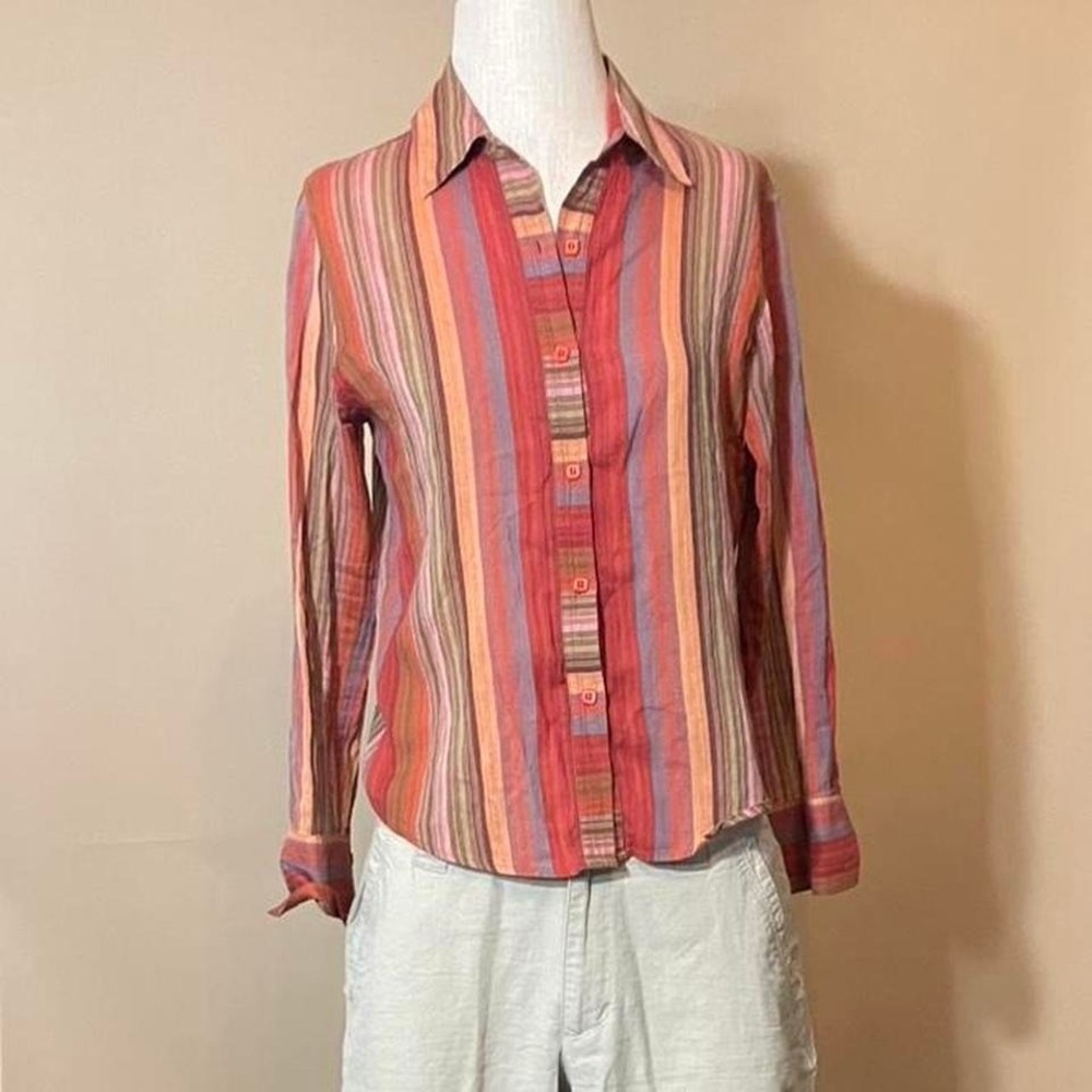 Adorable boho chic 2010's striped button up! Has the cutest square buttons